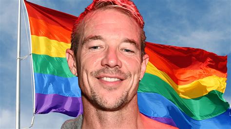 Diplo Posts Naked Photo For Pride Month, Rainbow Coming Out。